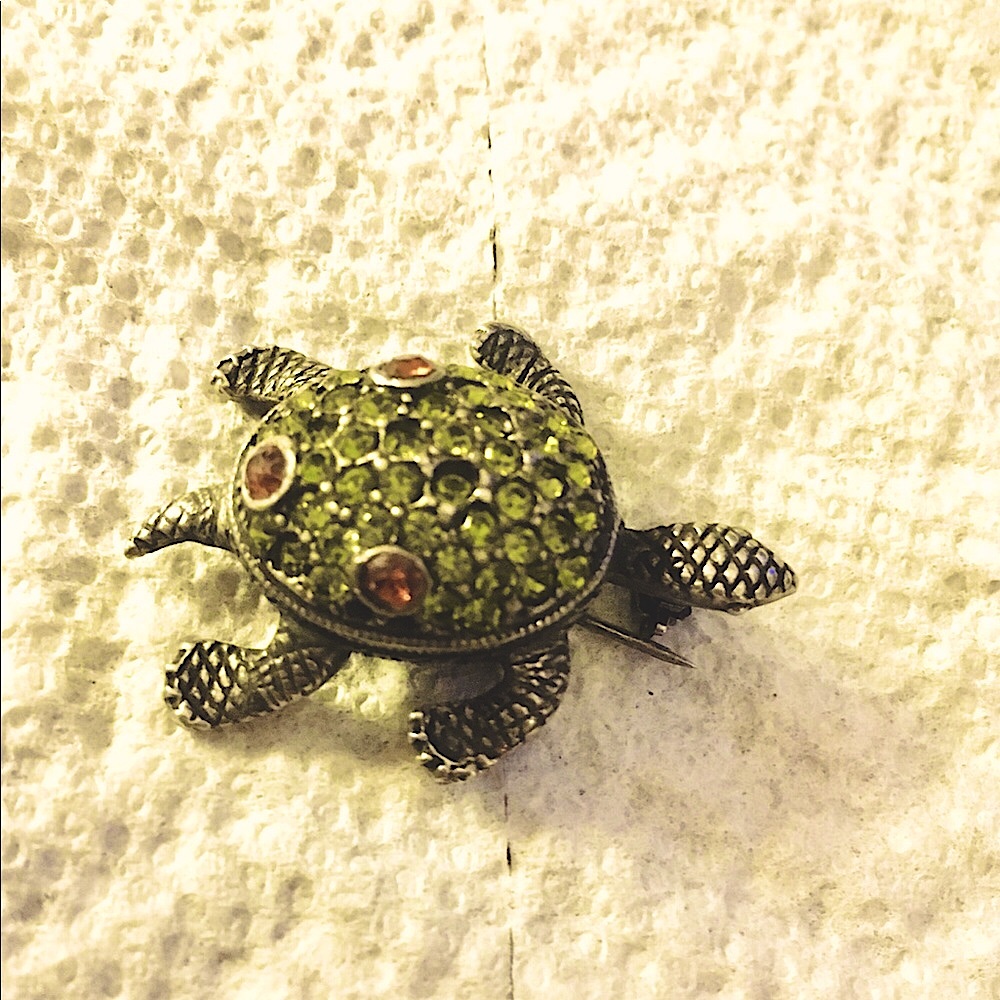 Turtle with peridot and amber gems pin.